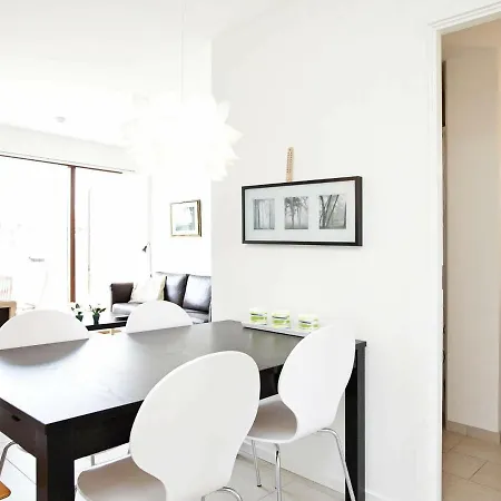 Apartment 4 Person In